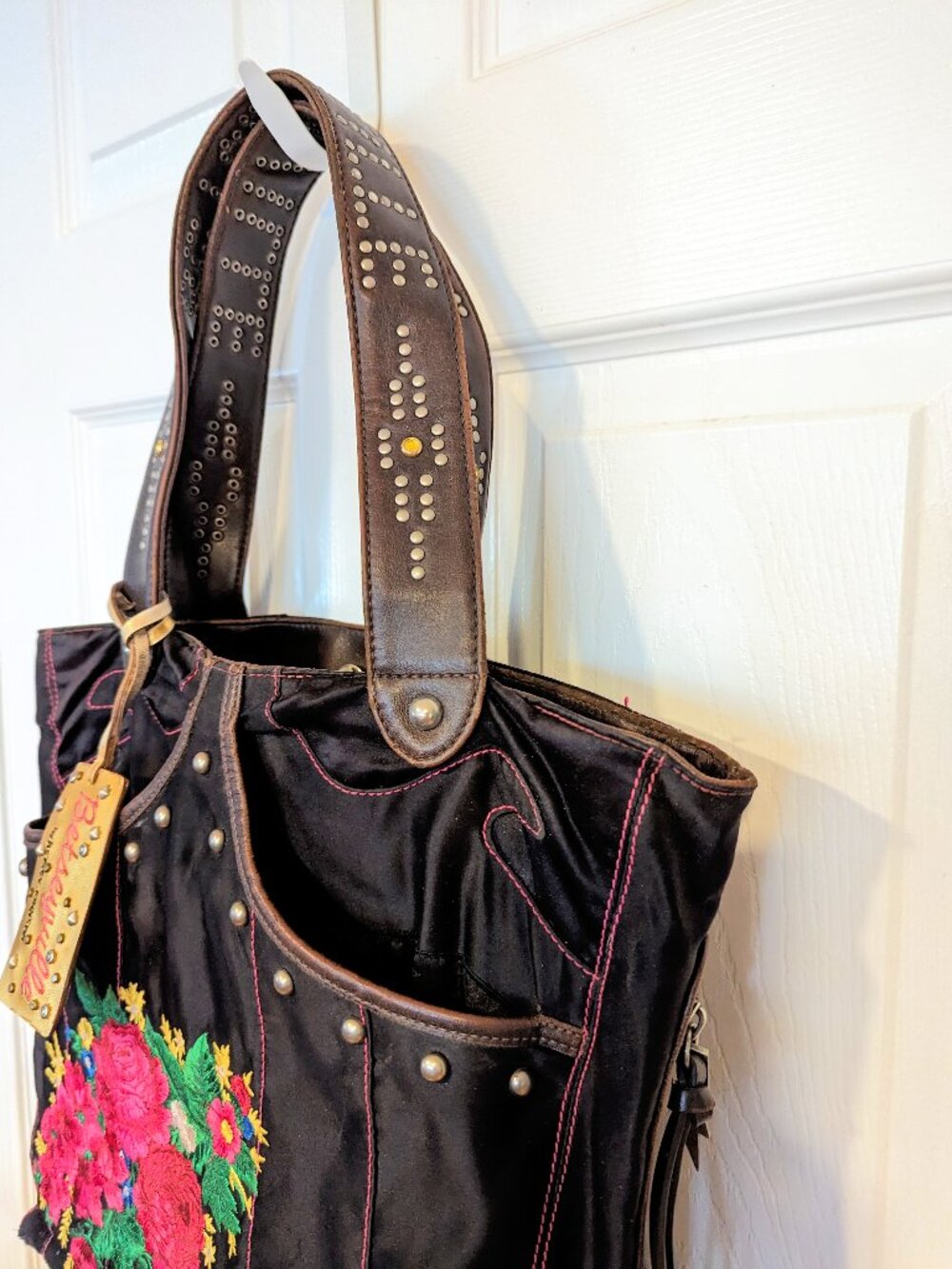 *BETSEYVILLE Betsey Johnson Studs Shoulder bag - Picture 4 of 6